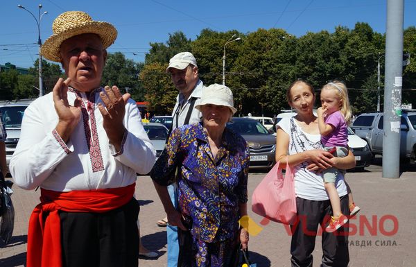 На Вінницькому ринку піснями збирали гроші для АТО