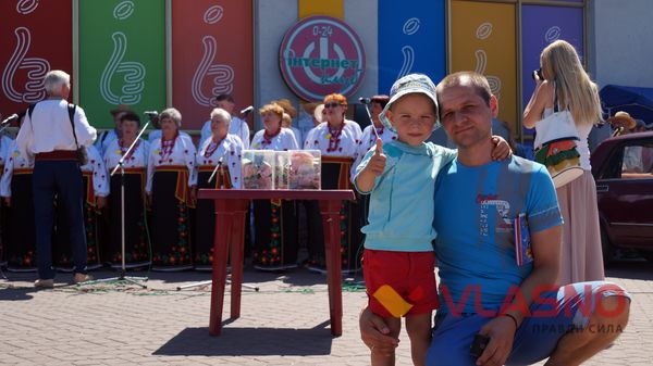 На Вінницькому ринку піснями збирали гроші для АТО