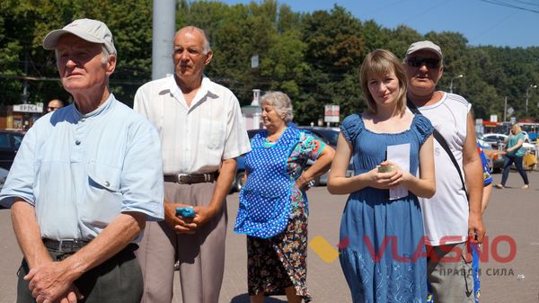 На Вінницькому ринку піснями збирали гроші для АТО