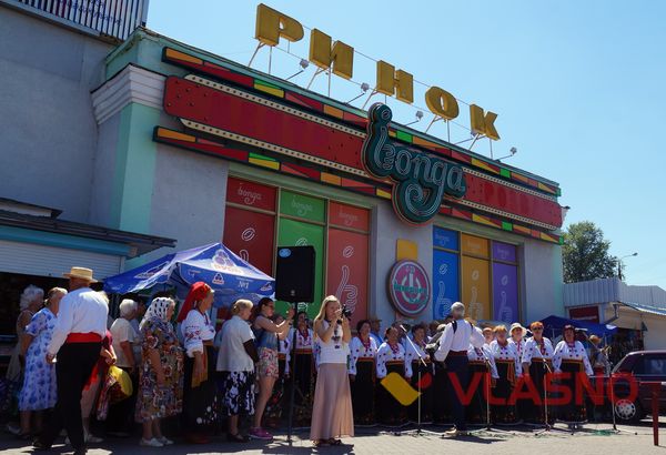 На Вінницькому ринку піснями збирали гроші для АТО
