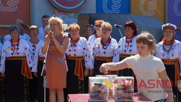 На Вінницькому ринку піснями збирали гроші для АТО