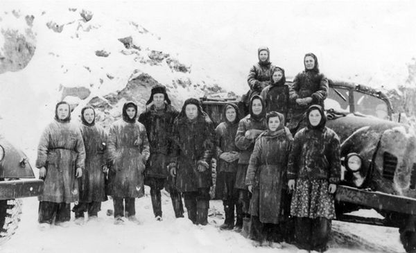 Унікальні світлини депортованих кримських татар оприлюднили історики 