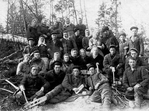 Унікальні світлини депортованих кримських татар оприлюднили історики 