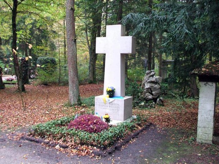 могила Степана Бандери у Мюнхені фото