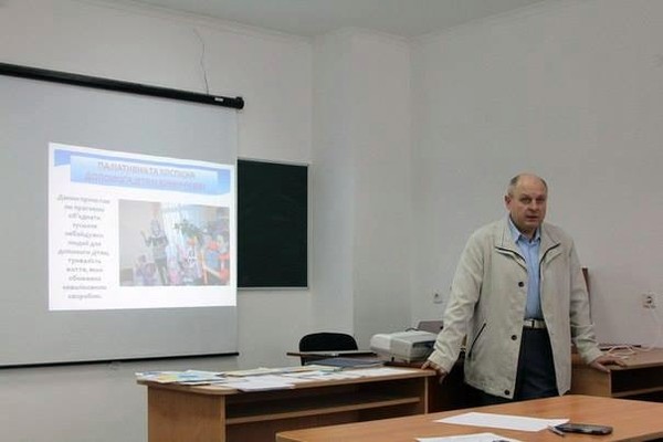 Дитячий онколог Вінницької обласної дитячої клінічної лікарні Валерій Лівандовський фото