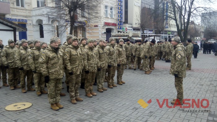 покладання квітів біля Меморіалу Слави з нагоди відзначення Дня Збройних сил України у Вінниці фото