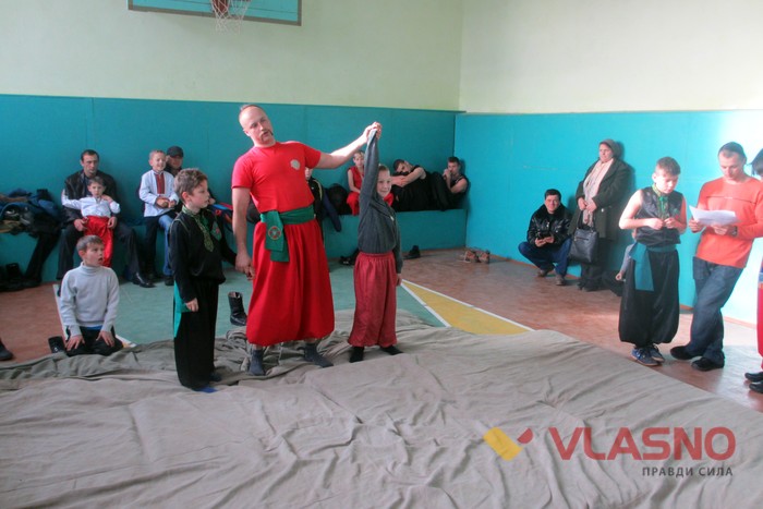 козацькі змагання з боротьби навхрест у Гнівані фото