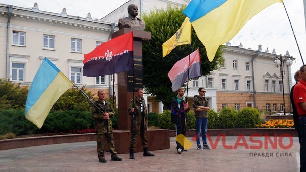 пікет на підтримку Правого сектору у Вінниці фото
