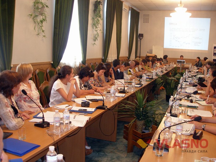 кругглий стіл  "Як реанімувати регіональну журналістику: медіареформи та саморегуляція" у Києві фото