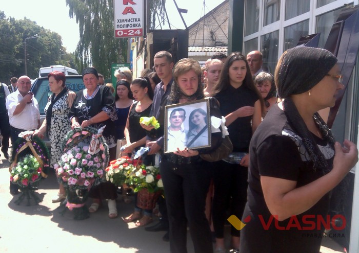 похорони волонтерів Олени Павлівської та Петра Козака фото