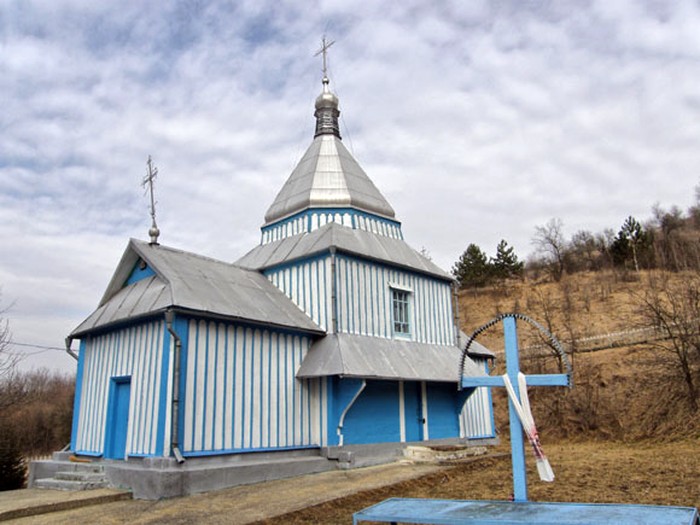 козацька церква у селі Бернашівка фото