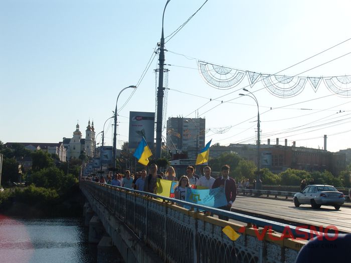 флеш-моб на підтримку кримських татар у Вінниці фото