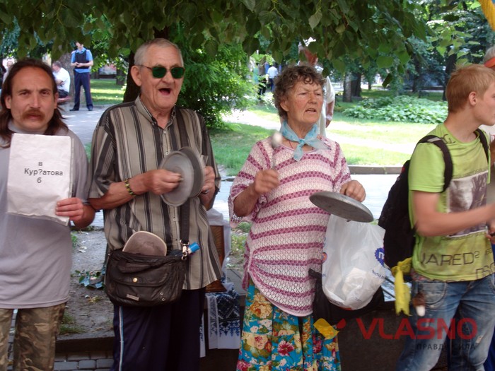 Прихильники Хорта заблокували вхід до суду фото