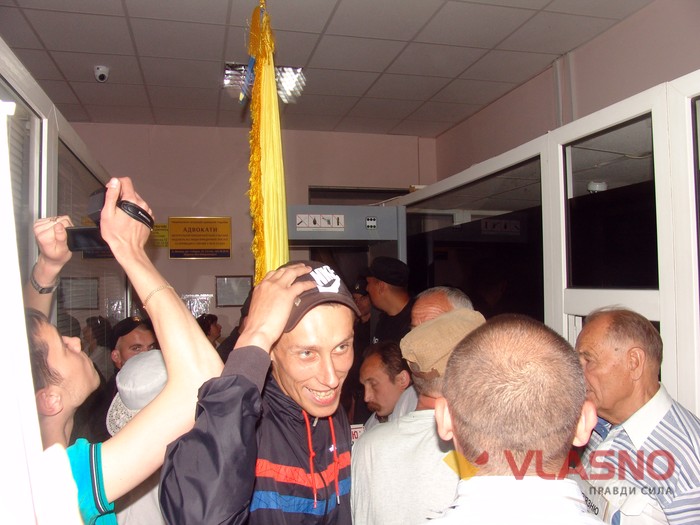 Прихильники Хорта заблокували вхід до суду фото