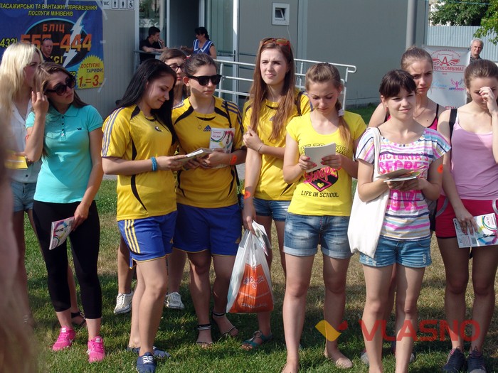 щорічний чемпіонат з присідання серед дівчат у Вінниці фото