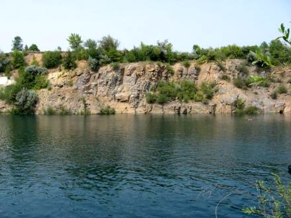 затоплений гранітний кар'єр біля села Губник на Вінниччині фото