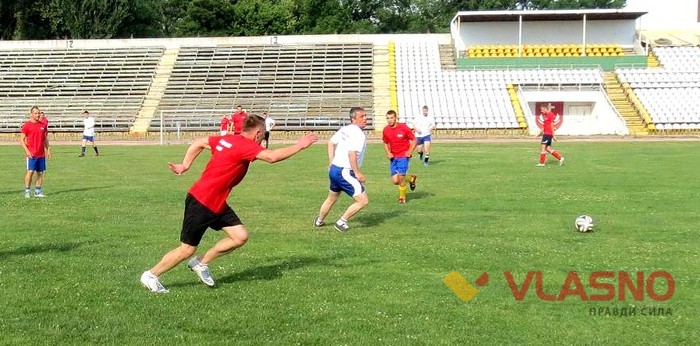футбольний матч між командою очільників Футбольних клубів області і командою журналістів Вінниці фото