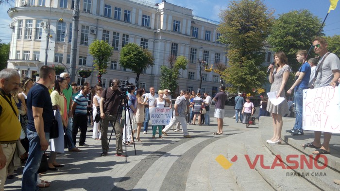 протест підприємців під Вінницькою ОДА проти обов'язкового використання касових апаратів фото