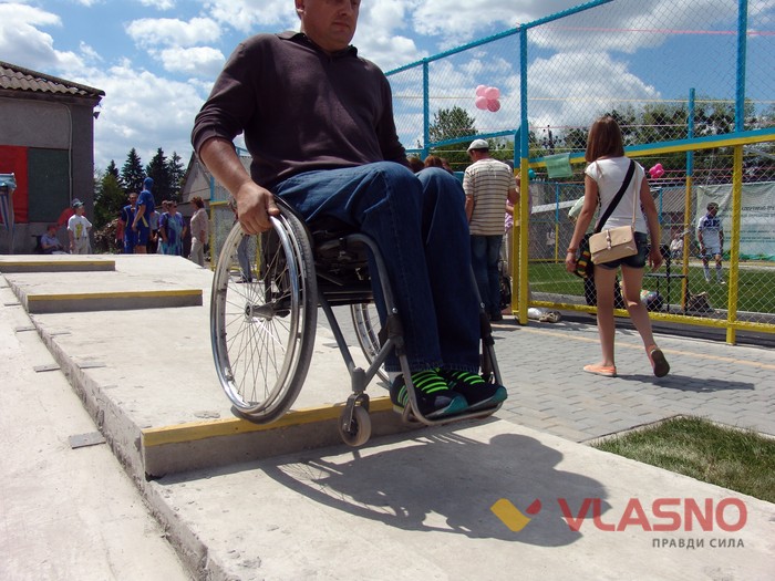 відкриття тренажерного майданчику для людей з обмеженими фізичними можливостями у Дорожньому фото