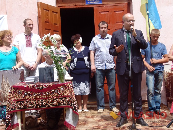 відкриття дошки Владиславу Городецькому у селі Печера на Вінниччині фото