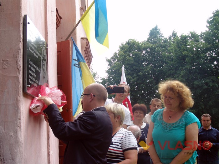 відкриття дошки Владиславу Городецькому у селі Печера на Вінниччині фото
