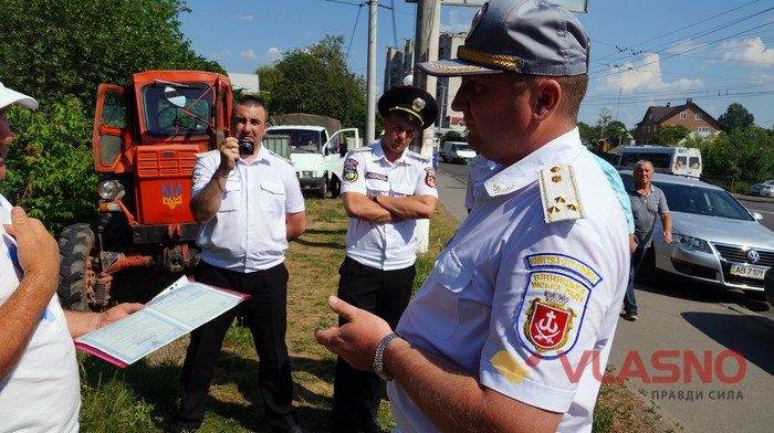 Комунальники під наглядом муніципальної поліції розібрали «Деруни» фото
