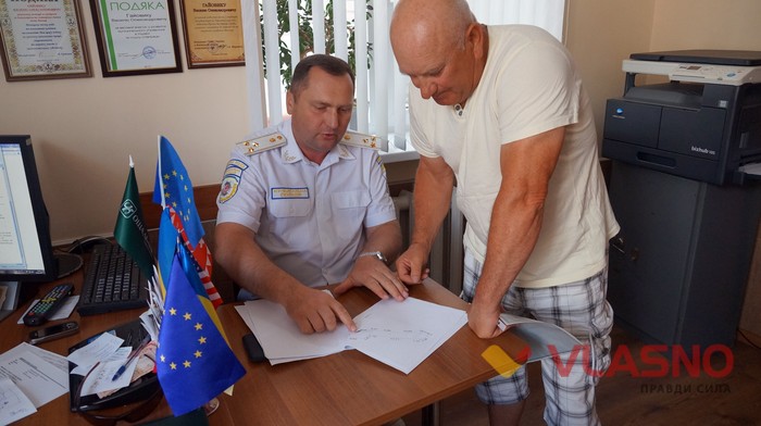 Комунальники під наглядом муніципальної поліції розібрали «Деруни» фото