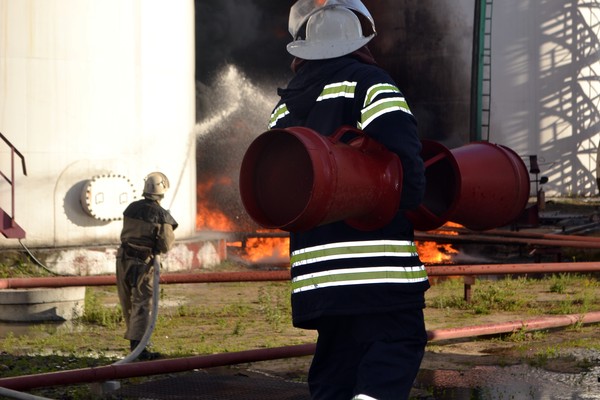 пожежа на нафтобазі під містом Васильків Київської області фото