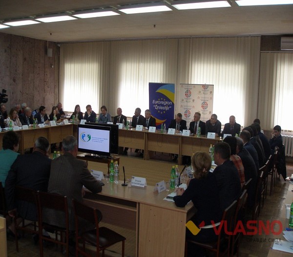 Міжнародний кругий стол "Децентралізація в Україні: партнерство влади та громадськості" фото