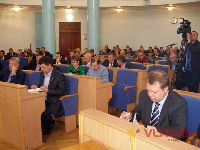 «Зарплата чиновників у дві тисячі гривень стимулює корупцію» – голова Вінницької облради (фото, відео)