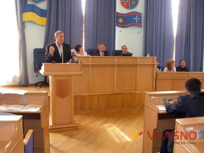 «Зарплата чиновників у дві тисячі гривень стимулює корупцію» – голова Вінницької облради (фото, відео)