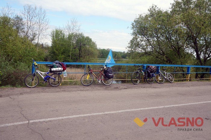 Вінничани здолали 600 кілометрів із бойовим прапором АТО  фото