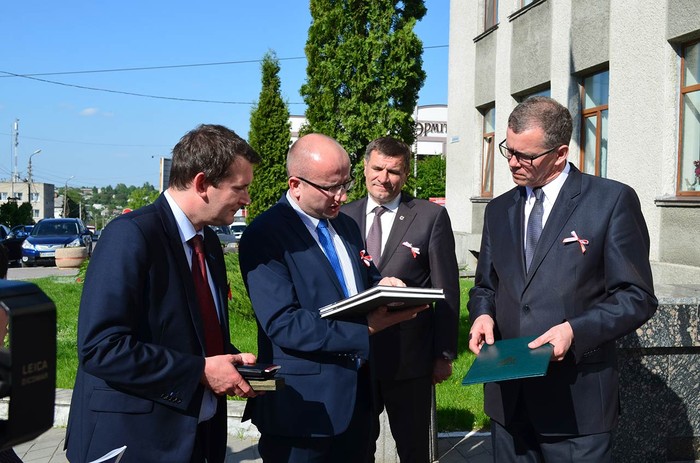 встановлення пам'ятного знаку Яну Бжехві фото