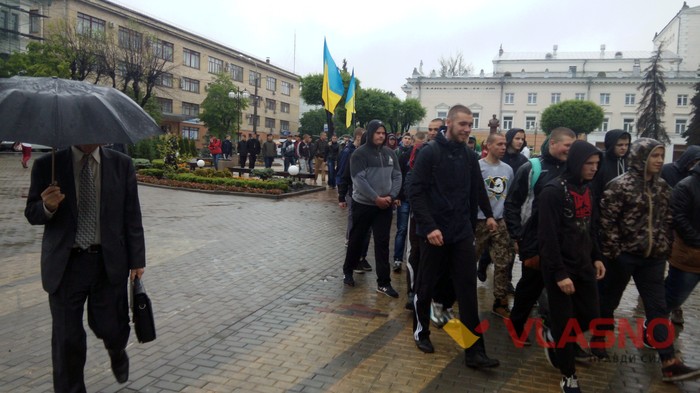 Вінницькі ультрас відстоюють «Ниву» фото