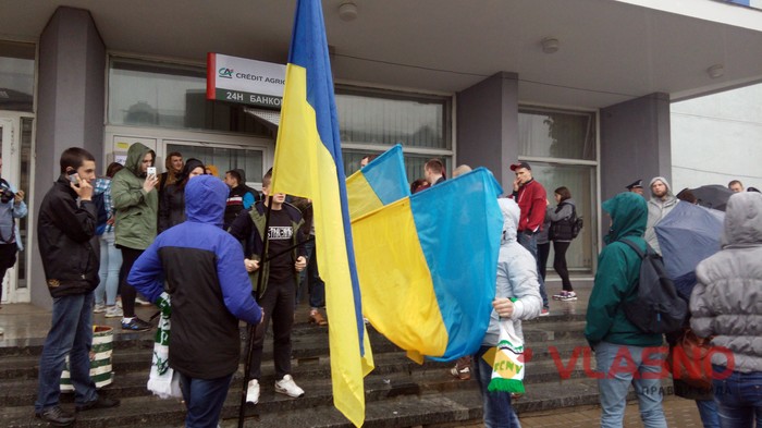 Вінницькі ультрас відстоюють «Ниву» фото