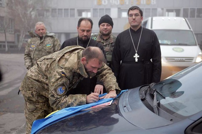 вінницькі священники у зоні АТО фото