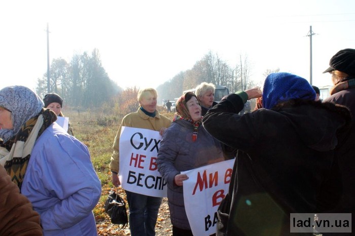 протест через будівництво курників у Четвертинівці фото