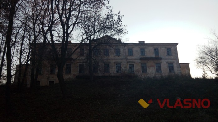 палац Холоневських у селі Гущинці фото