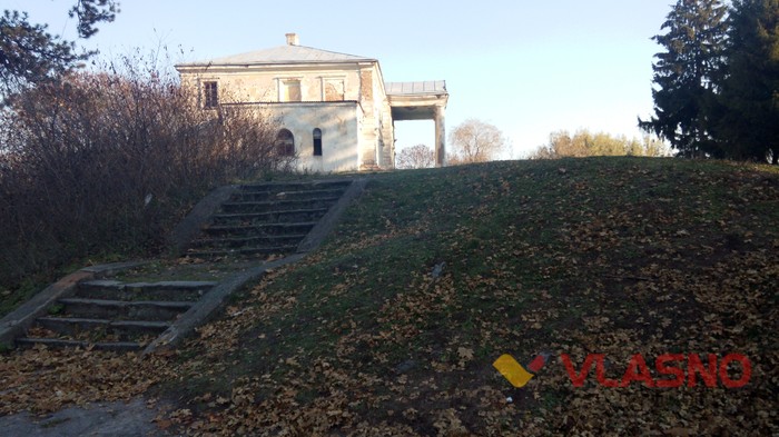 палац Холоневських у селі Гущинці фото