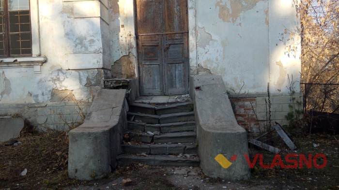 палац Холоневських у селі Гущинці фото