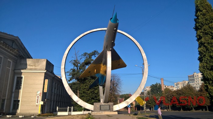 літак біля Дому офіцерів у Вінниці фото