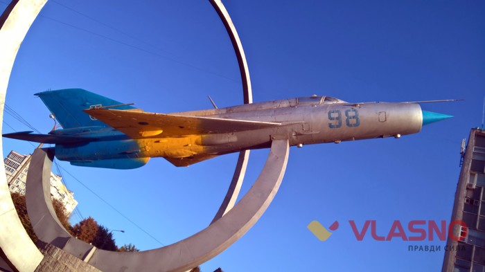 літак біля Дому офіцерів у Вінниці фото
