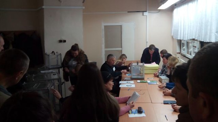 встановлення кабінок для голосування у Вінниці фото