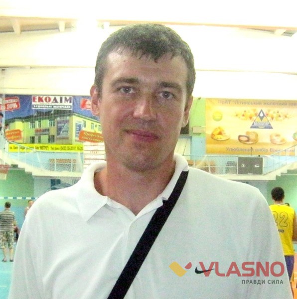 головний тренер майстер спорту України Микола Здирка фото