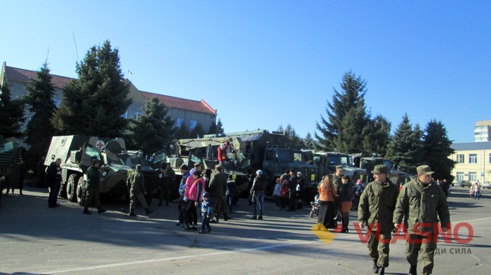 виставки боєвої техніки із зони АТО у Калинівці фото