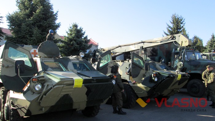 виставки боєвої техніки із зони АТО у Калинівці фото