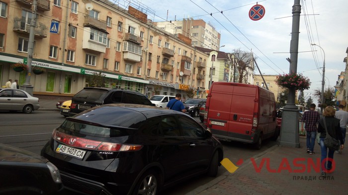 порушення руху автомобілів на Соборній у Вінниці фото