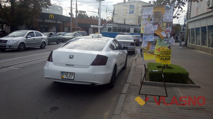 порушення руху автомобілів на Соборній у Вінниці фото