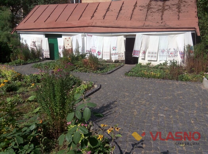 акція біля пам'ятника Коцюбинському у Вінниці фото