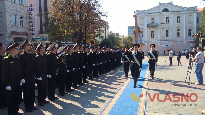 присяга першокурсників Вищого професійного училища Львівського державного університету у Вінниці фото